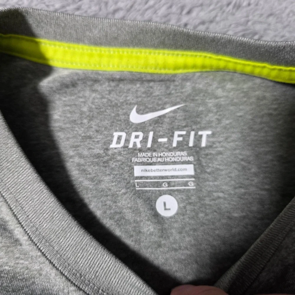 Nike Mens Large T-Shirt Gray Dri-FIT High Light Real Graphic Short Sleeve Tee